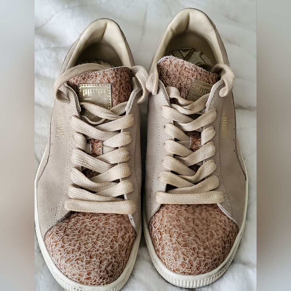 Puma Suede Women's Shoes Size 9.5 Beige/Khaki Textured "Bronze" Toe and Tongue